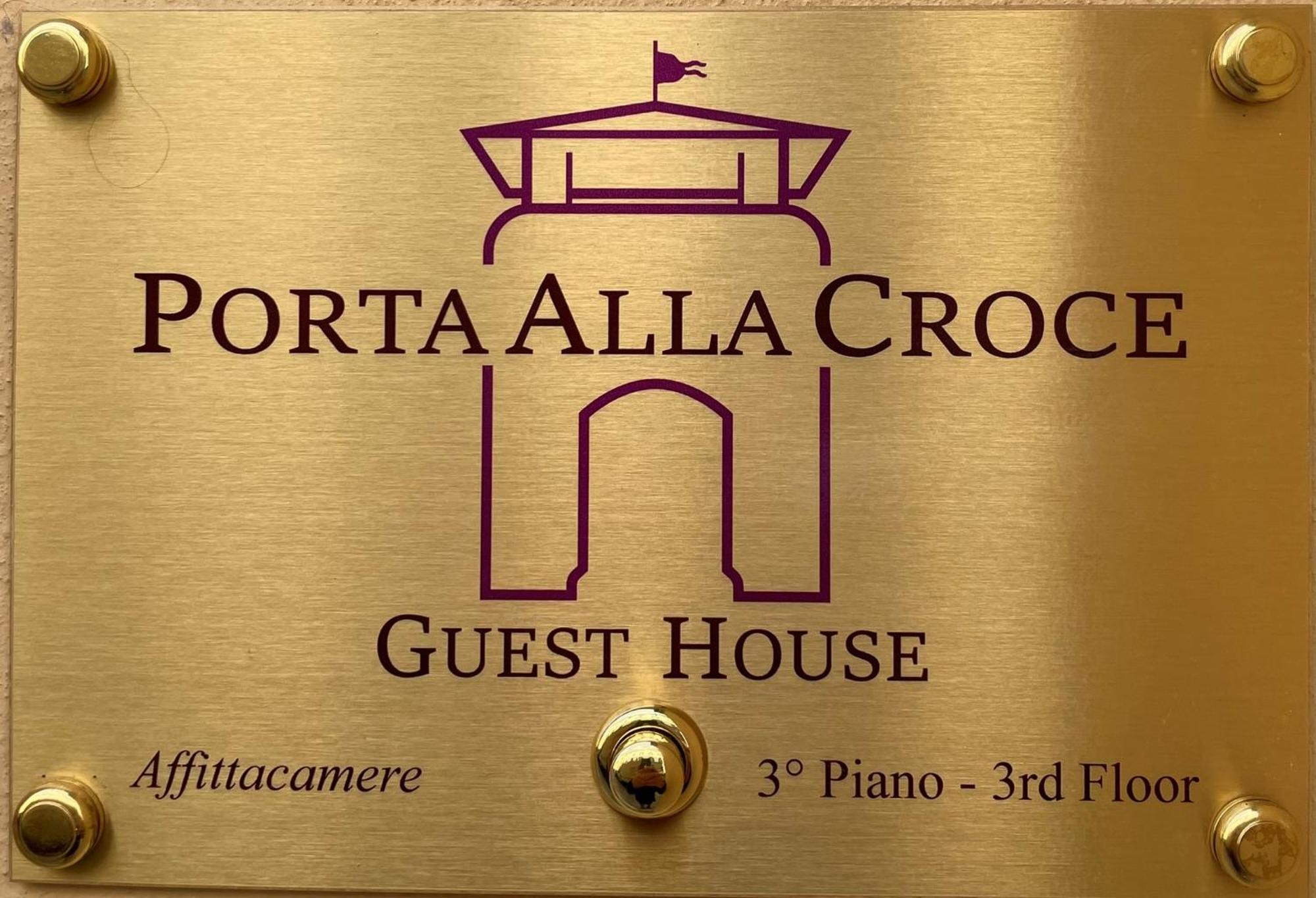 Porta Croce Pensión *